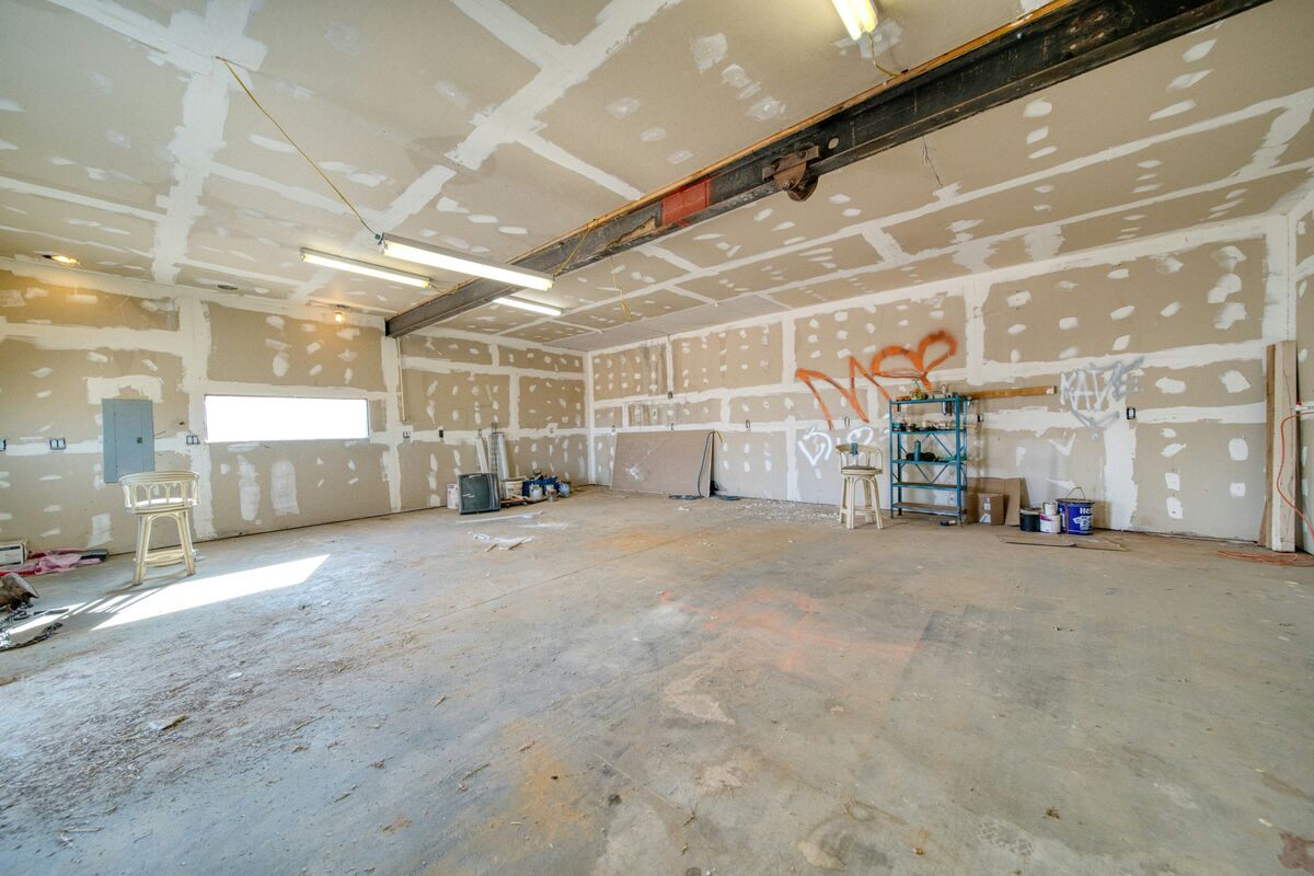 Drywall construction room with mud joints